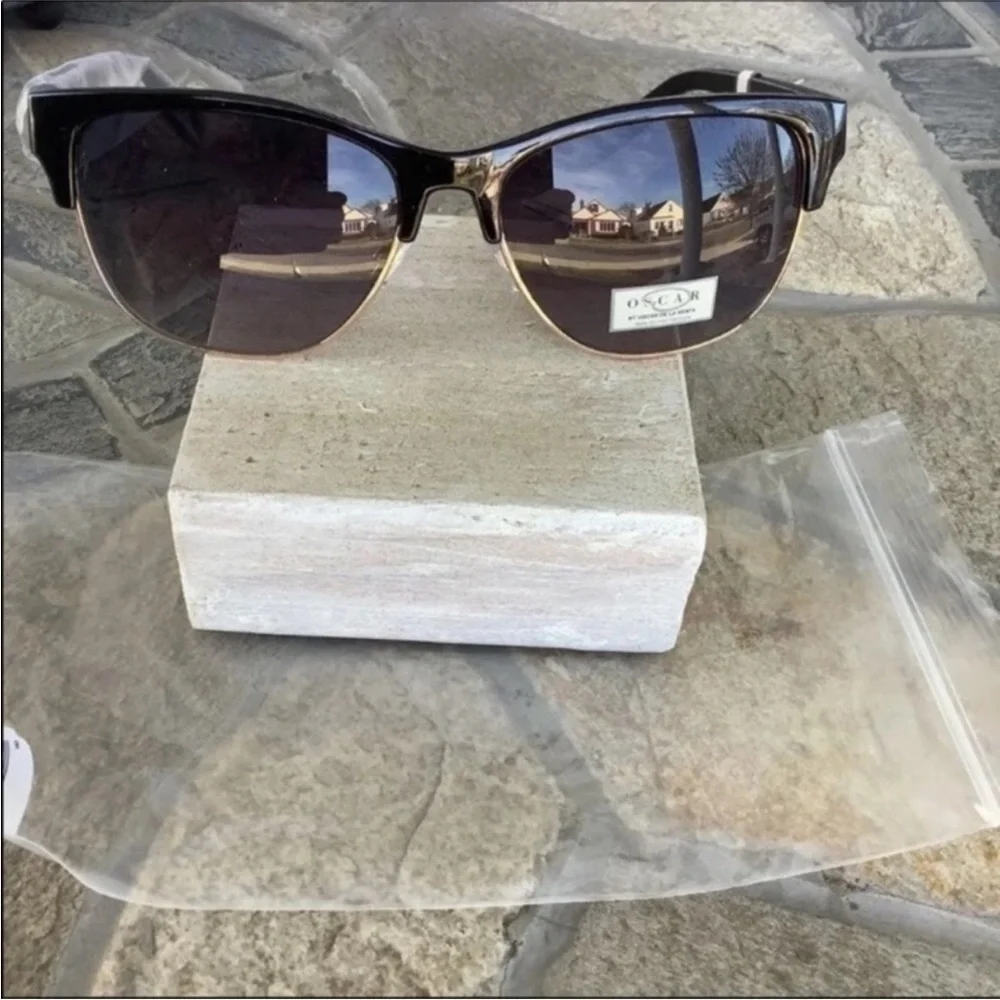 Oscar by Oscar De La Renta Sunglasses - Picture 1 of 2